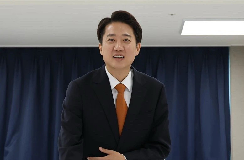 李俊锡拒合，自保前途天啊！韩国政坛又出“幺蛾子”了！这场