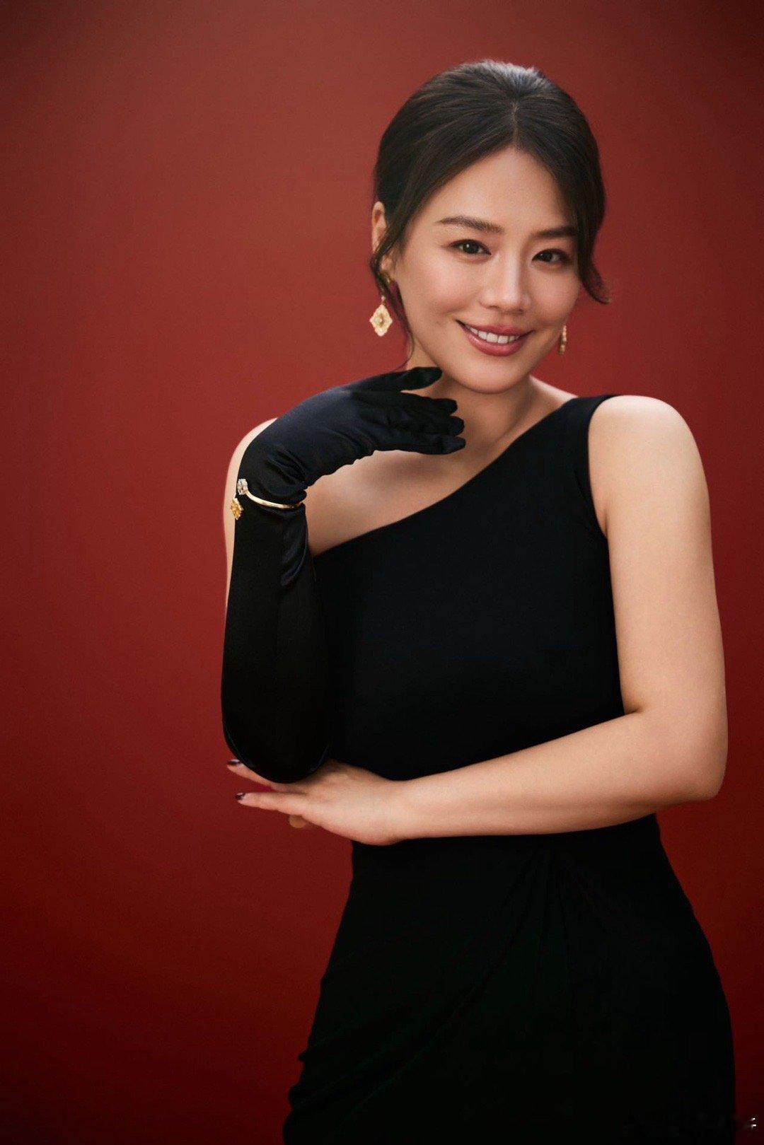 大学生镜头下的马思纯家人们！大学生镜头下的马思纯美出圈啦！自信明媚，性感知性，每