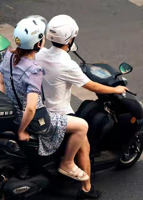 摩托车报废补贴不是“人人有份”，必须提前报废才能拿。强制报废车辆只能注销，无补贴