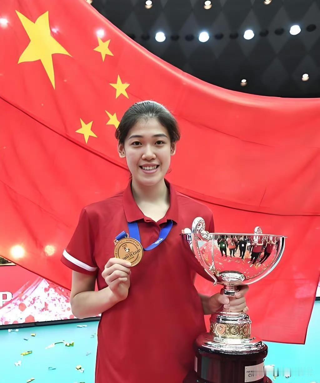 今天2月19日，大年初三，同时也是中国女排著名主攻李盈莹26岁生日。祝早日康复，