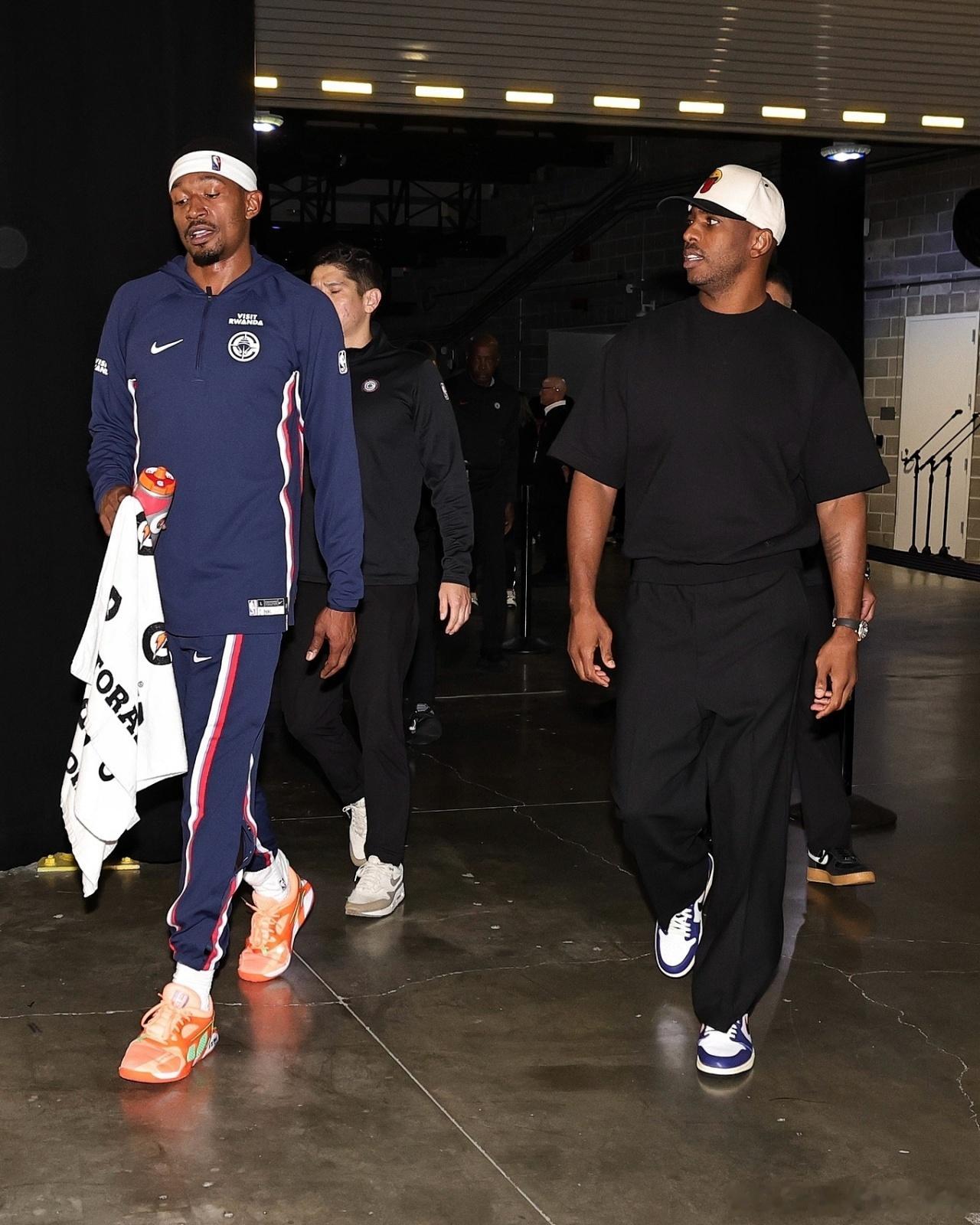 保罗快船事件继续爆猛料！！！——保罗在家和妻子举办派对，邀请队友们也来参加，增进