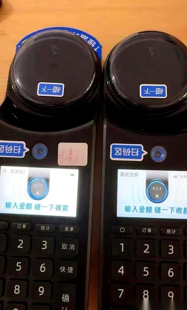 “中国的手机支付简直是最傻的设计。”听到一位美籍华人这么吐槽，说我们还要解锁、扫