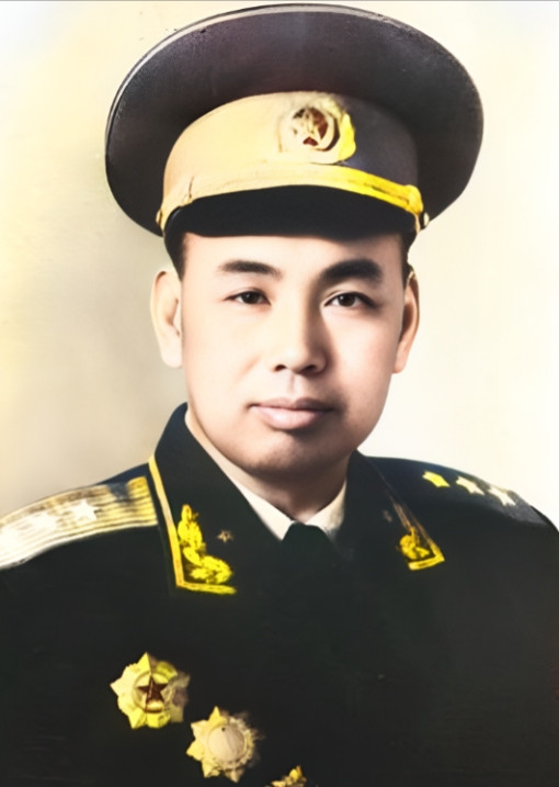 1983年，77岁的许世友准备回乡探亲，他特别申请了43辆吉普。领导奇怪：从不搞
