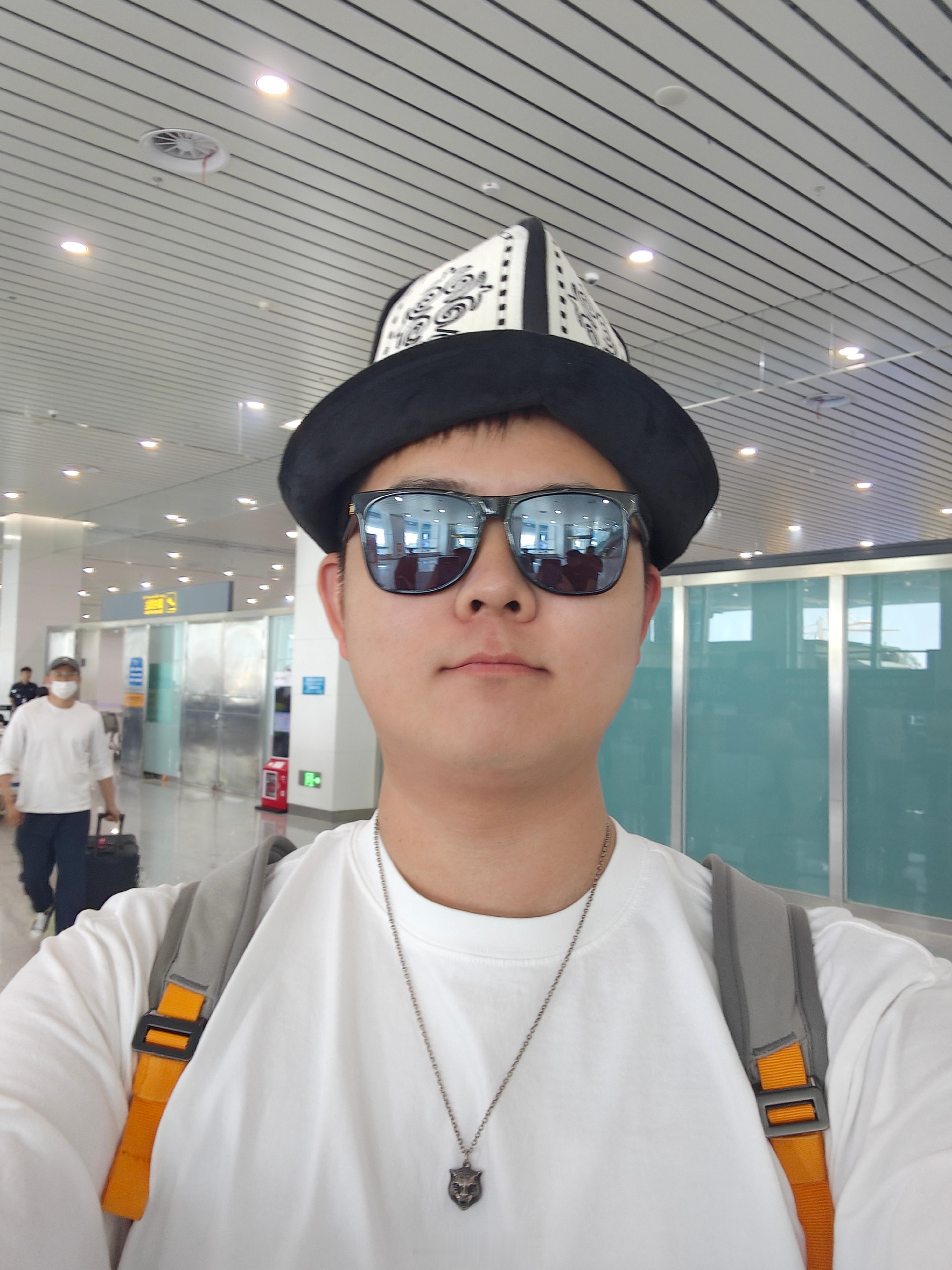 落地喀什，飞了六个多小时，祖国还是太辽阔了[捂脸哭]​​​