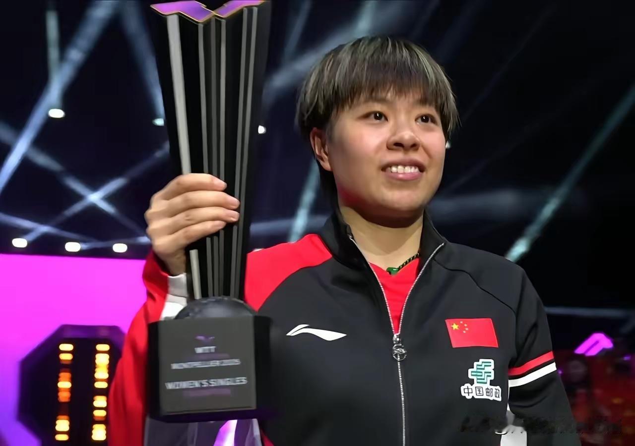 冠军颁奖仪式，看到了大迪的美。谁说大迪只有赛场上的帅！颁奖典礼上的她，美得