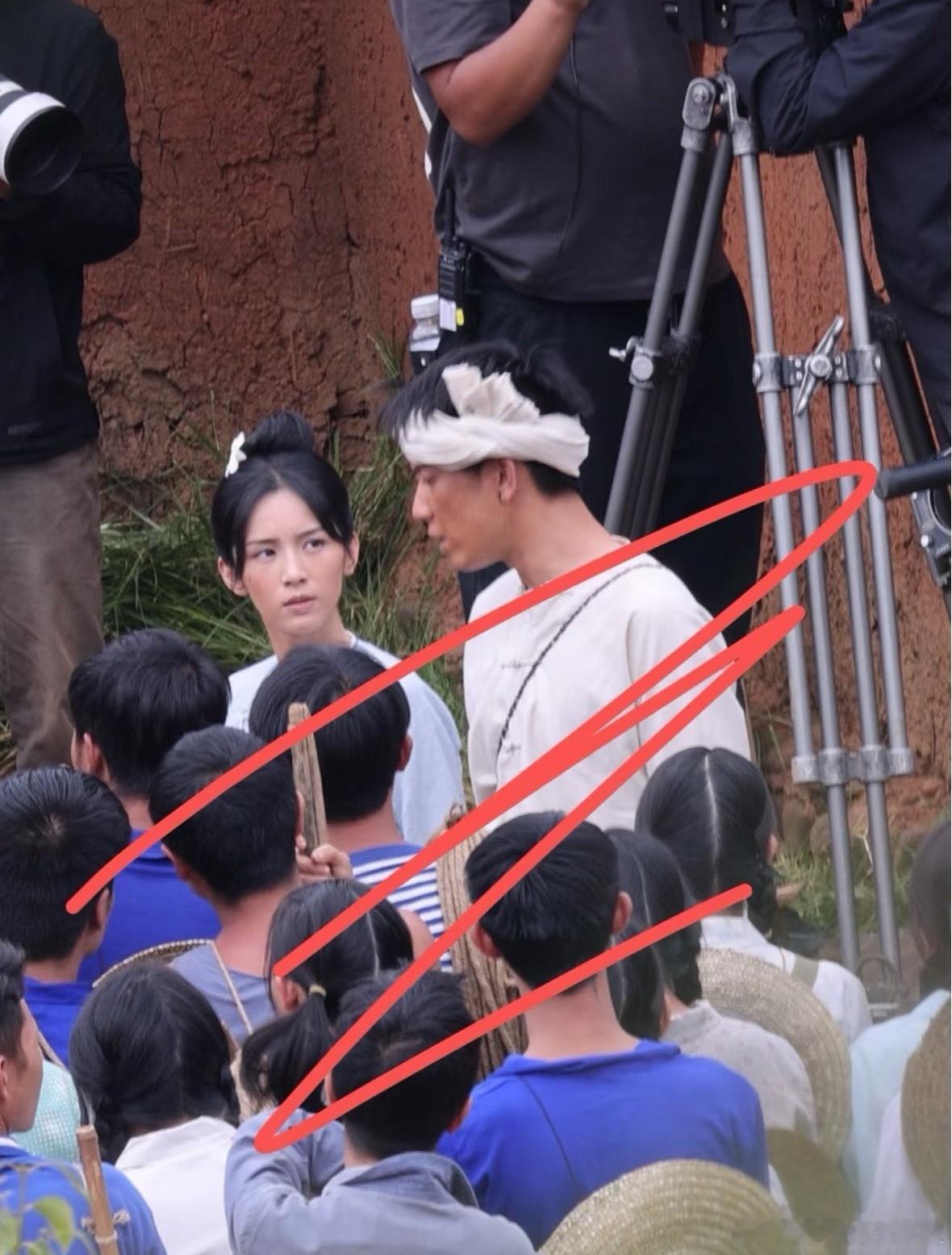 周也、王子奇《红舞鞋》造型路透，怎么那么好笑哈哈哈哈哈​​​