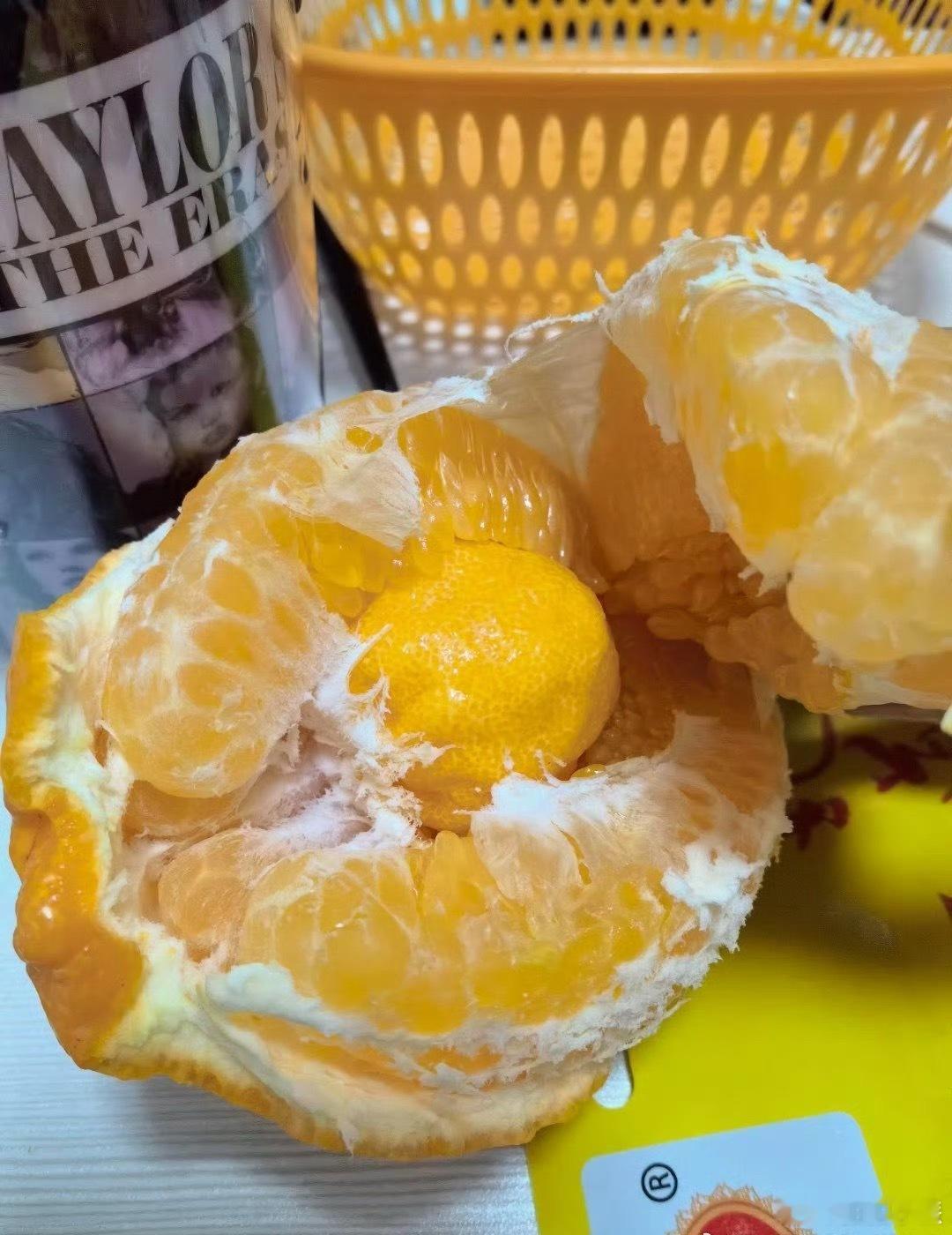 第一次见到怀孕的耙耙柑，这波买一送一岂不是赚大了（当然好不好吃的就另说了）