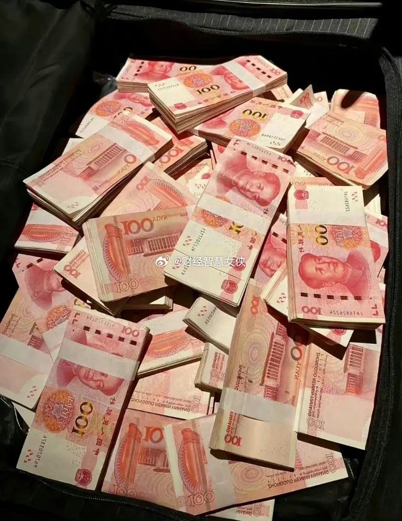 散户要远离垃圾基金，如果不严厉整治现在这些基金经理的行为，A股一定是大起大落不断