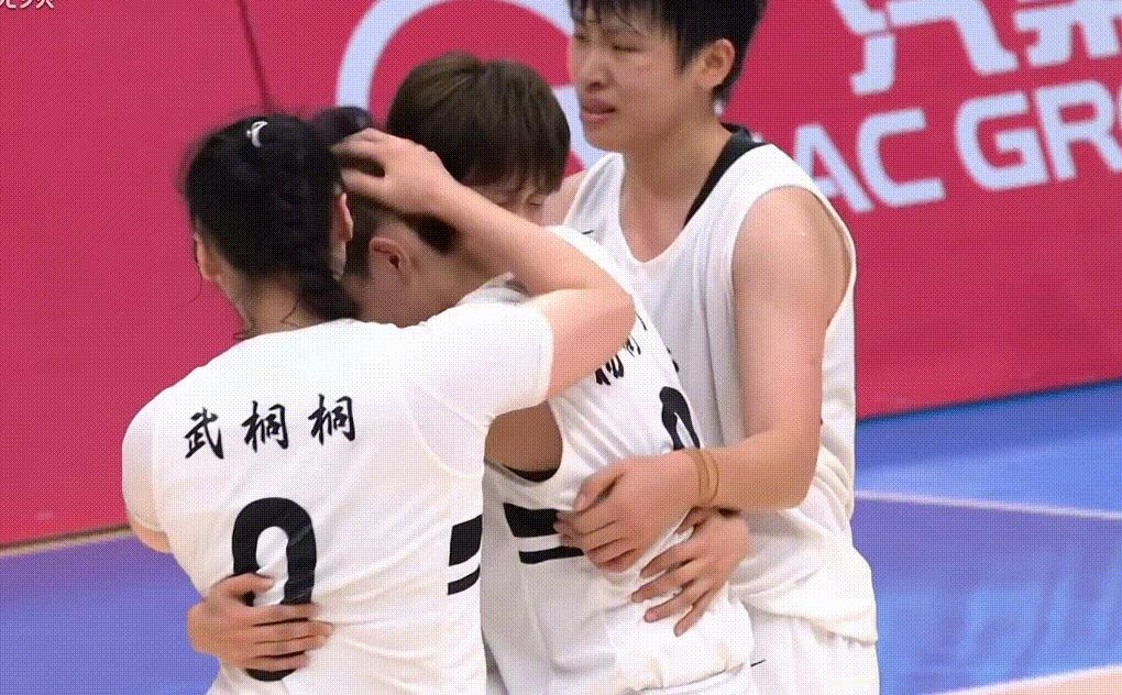 媒体人指出全运会四川女篮输给广东女篮的关键点！那就是四川女篮和男篮一样打的不够团