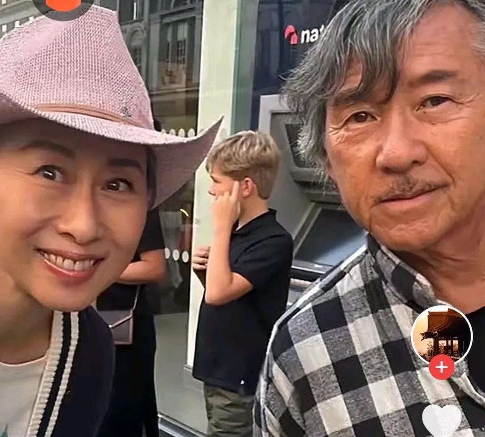 叶倩文林子祥，最新状况曝光！近日，有网友在英国伦敦街头偶遇叶倩文和林子祥，俩人