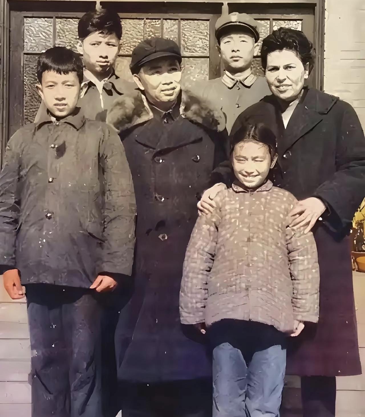 没想到新中国首任空军司令员刘亚楼，刚接到组建空军的任命时，连飞机驾驶都没接触过！