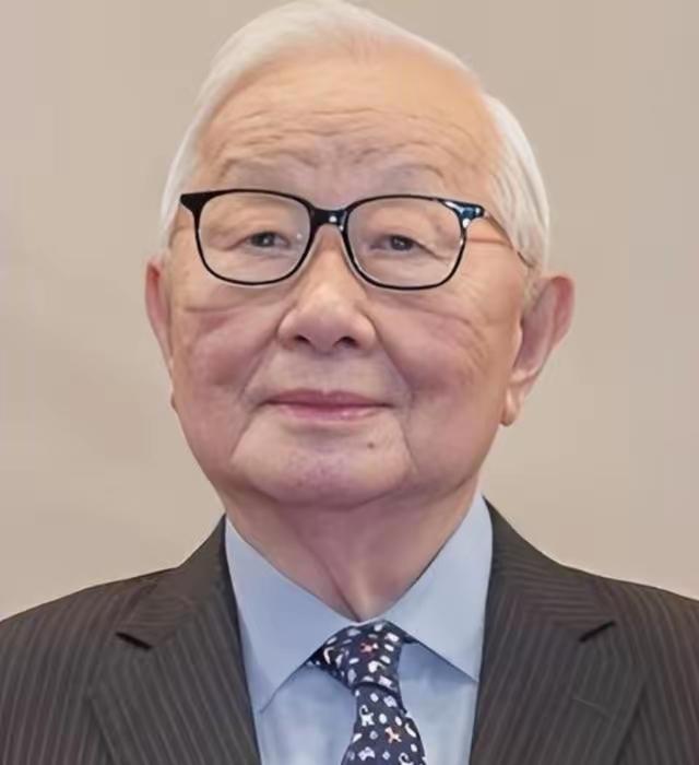 一句话，戳中了多少人的意难平！94岁的张忠谋，面对镜头斩钉截铁：“我的国家——