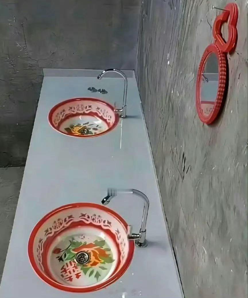 装修这活千万不能交给老人，不然就会变成这样