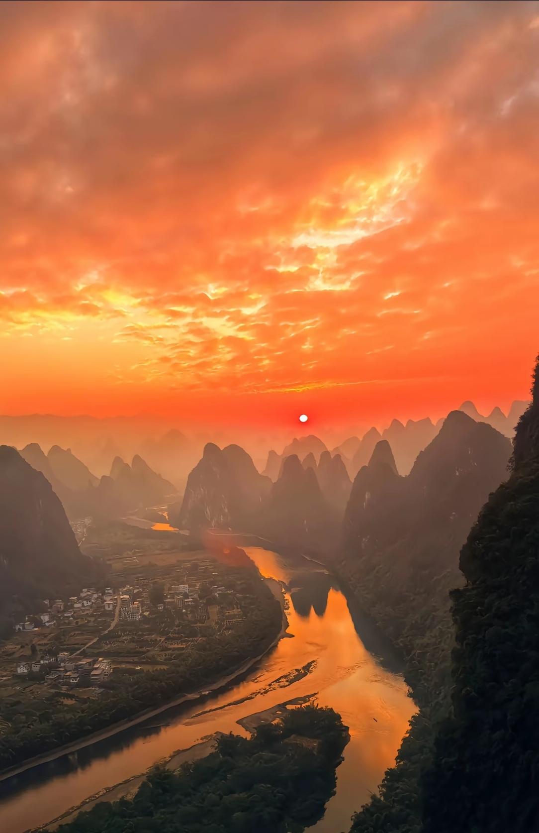 下联:风吹五岳三山上联“雨润五洲四海”，雨就像大自然的使者，温柔地滋润着全球