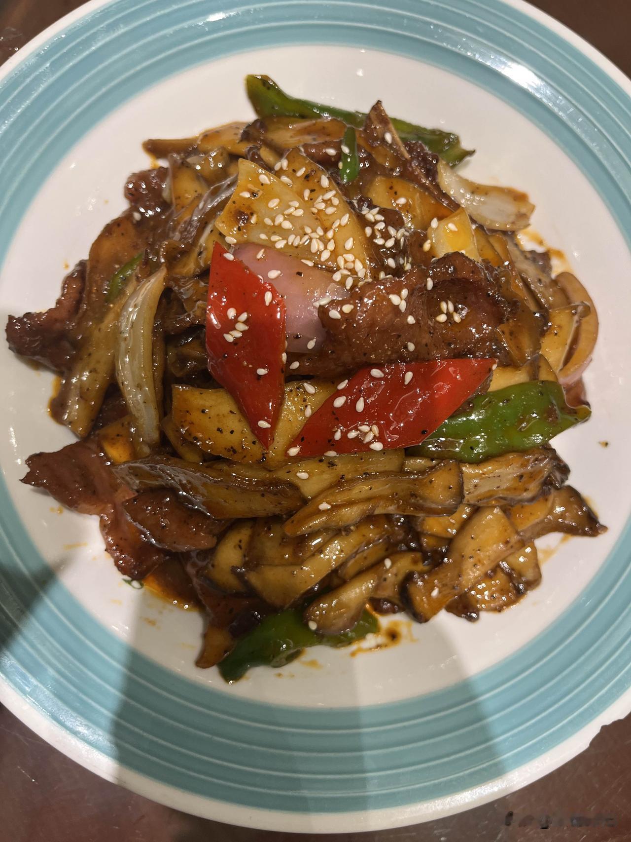 你一天吃几顿饭？我一天就吃两顿饭，早饭和午饭，我不吃晚饭，当然不是为了减肥，是多