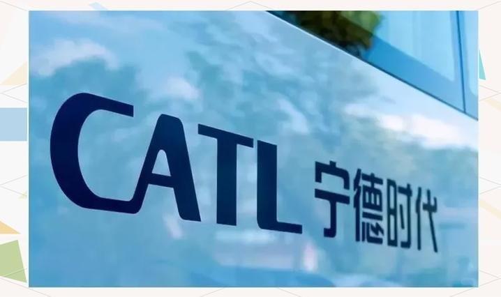 车企们杀红了眼，但真正的赢家往往在牌桌之外。眼看各大车企因为价格战亏得哀嚎遍野，
