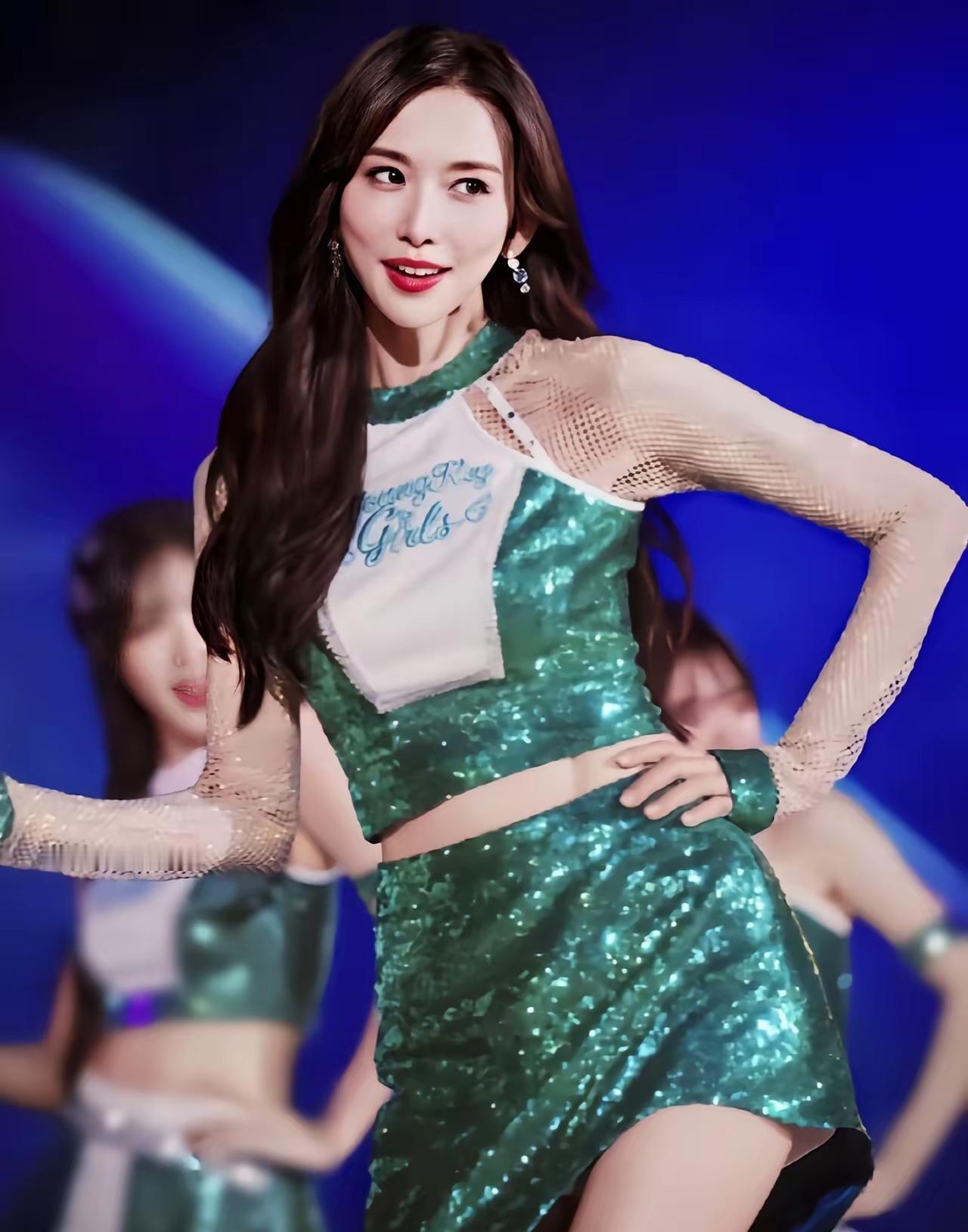 48岁的言承旭在镜头前说享受独处，这反差够大吧？他坦言感情随缘，把精力全砸在新