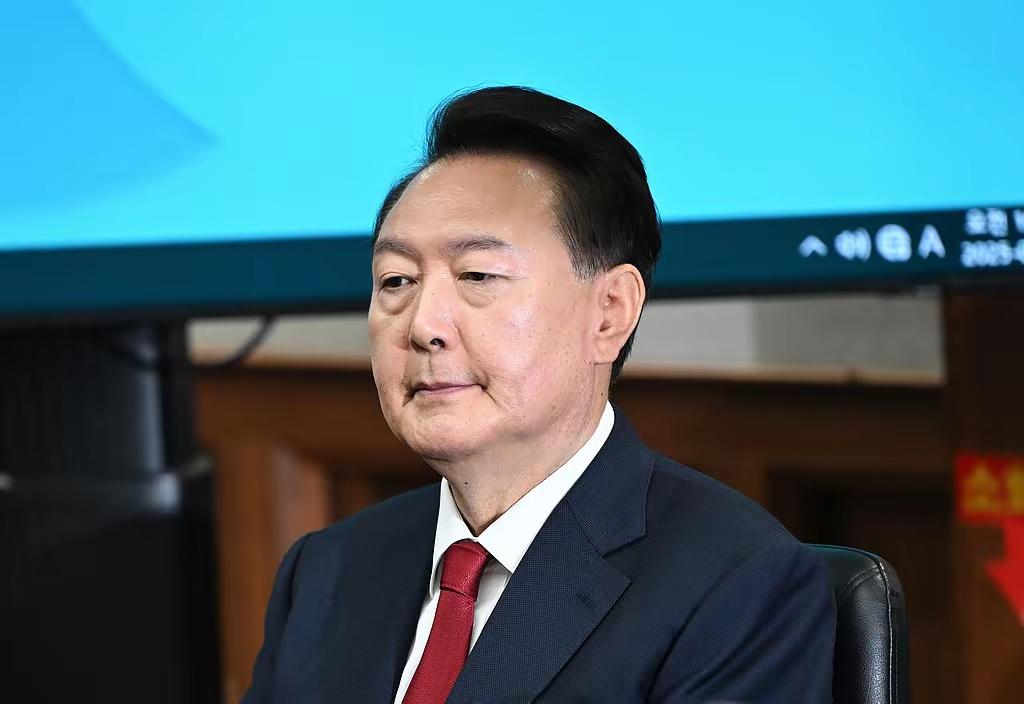 尹锡悦再次拒绝传唤到案，或将迎来第二张逮捕令！据韩联社报道，韩国前总统尹锡悦辩