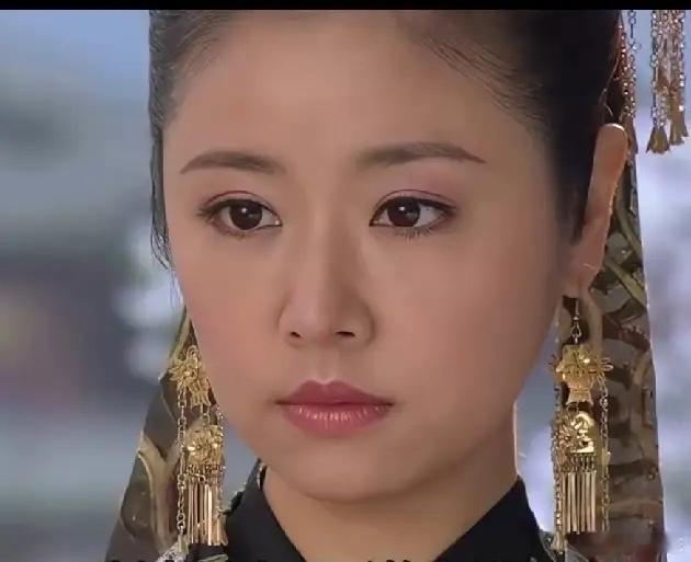 林心如就是一个异类她能出演《倾世皇妃》这种傻白甜，全世界男人都爱我的马馥雅。也能