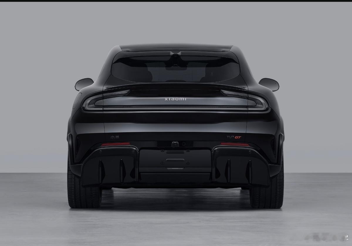 小米YU7GT，哥们儿宽体造型，前铲看起来更大了，车宽2007mm，并且还是