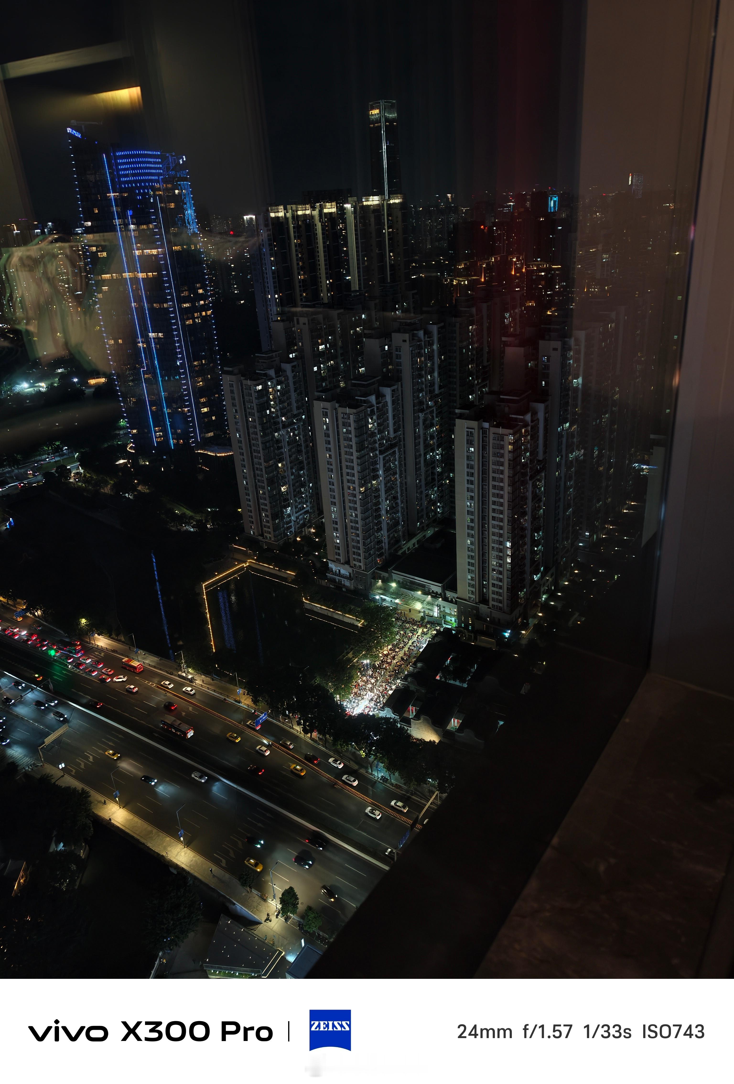 刚才看到酒店楼下在办婚礼震惊！粗略看了下至少70桌而且位置在小蛮腰旁边这在广州是