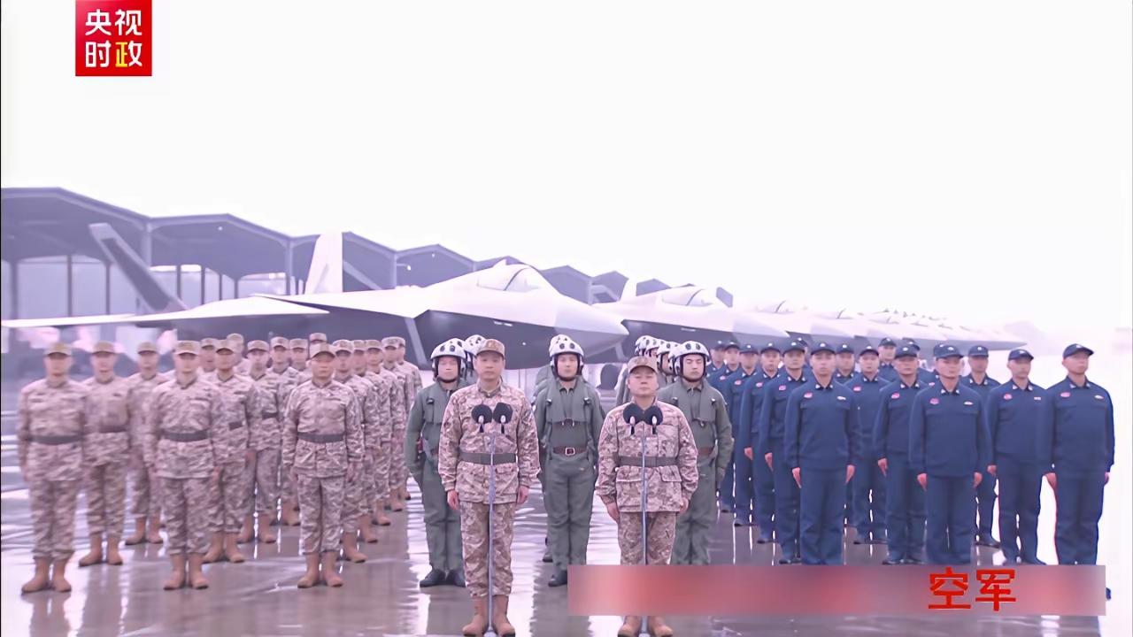 10架歼-20A亮相，桂林山水甲天下！仔细一看，脑袋大粗脖子，不是大款就是屠