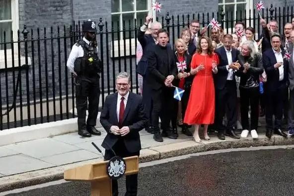 全球政坛集体反常！英国首相惨败硬撑、特朗普对华突然示好、美国两党乱改选区，三件事