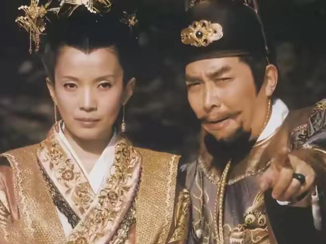 朱元璋处决女婿欧阳伦前，马皇后亲自去天牢送饭，发现女婿囚服袖口里绣着三个字，她看