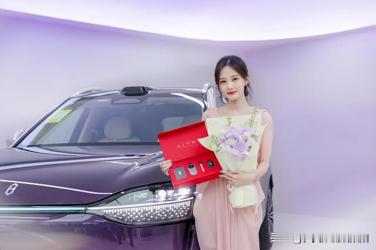 问界M9拥有智能四驱+空气悬架，零百加速4秒级，操控稳如磐石。问界M9还搭载