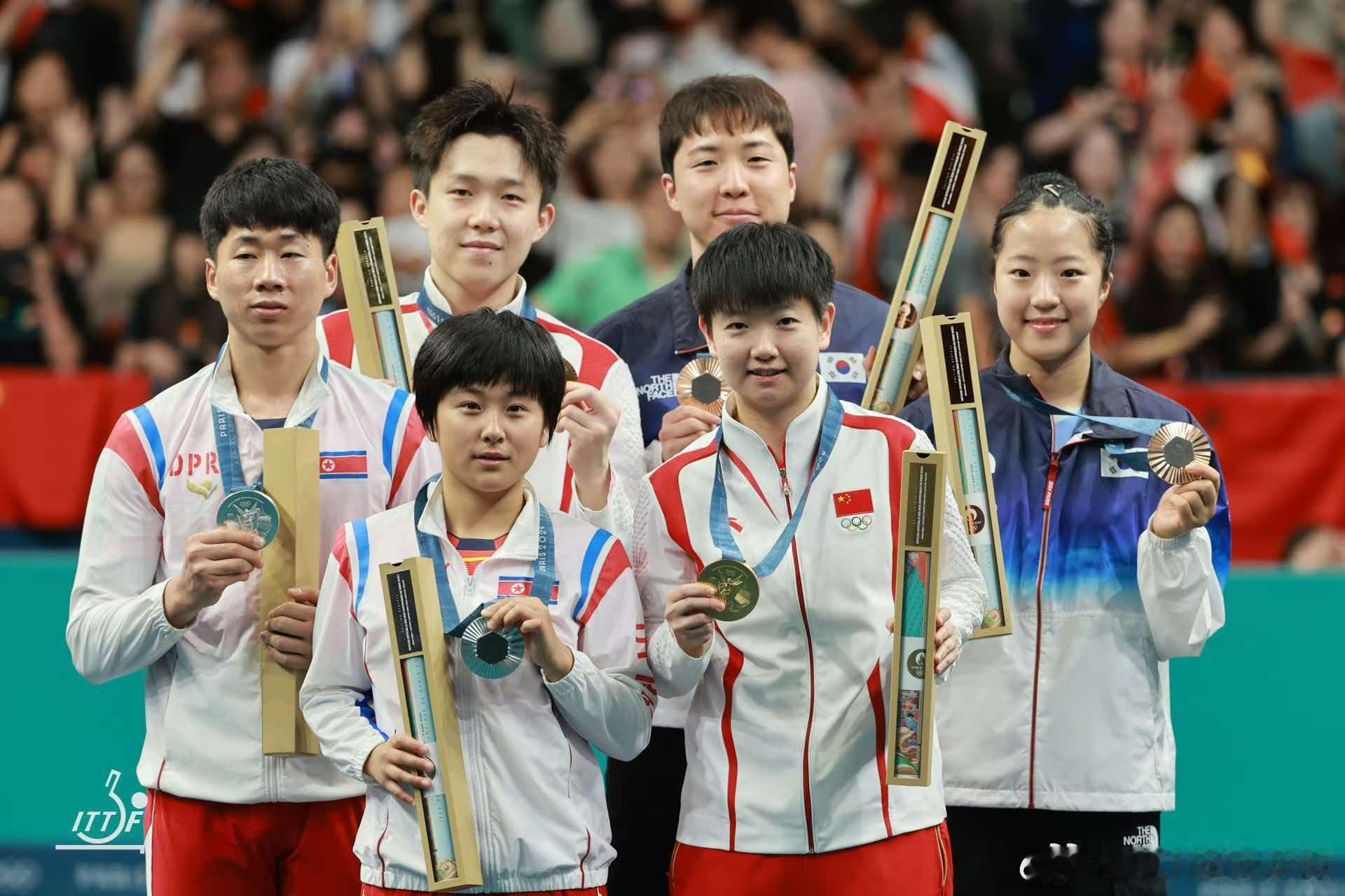 巴黎奥运乒乓两周年，这一幕尽显孙颖莎的大国格局巴黎奥运会乒乓球赛事迎来...