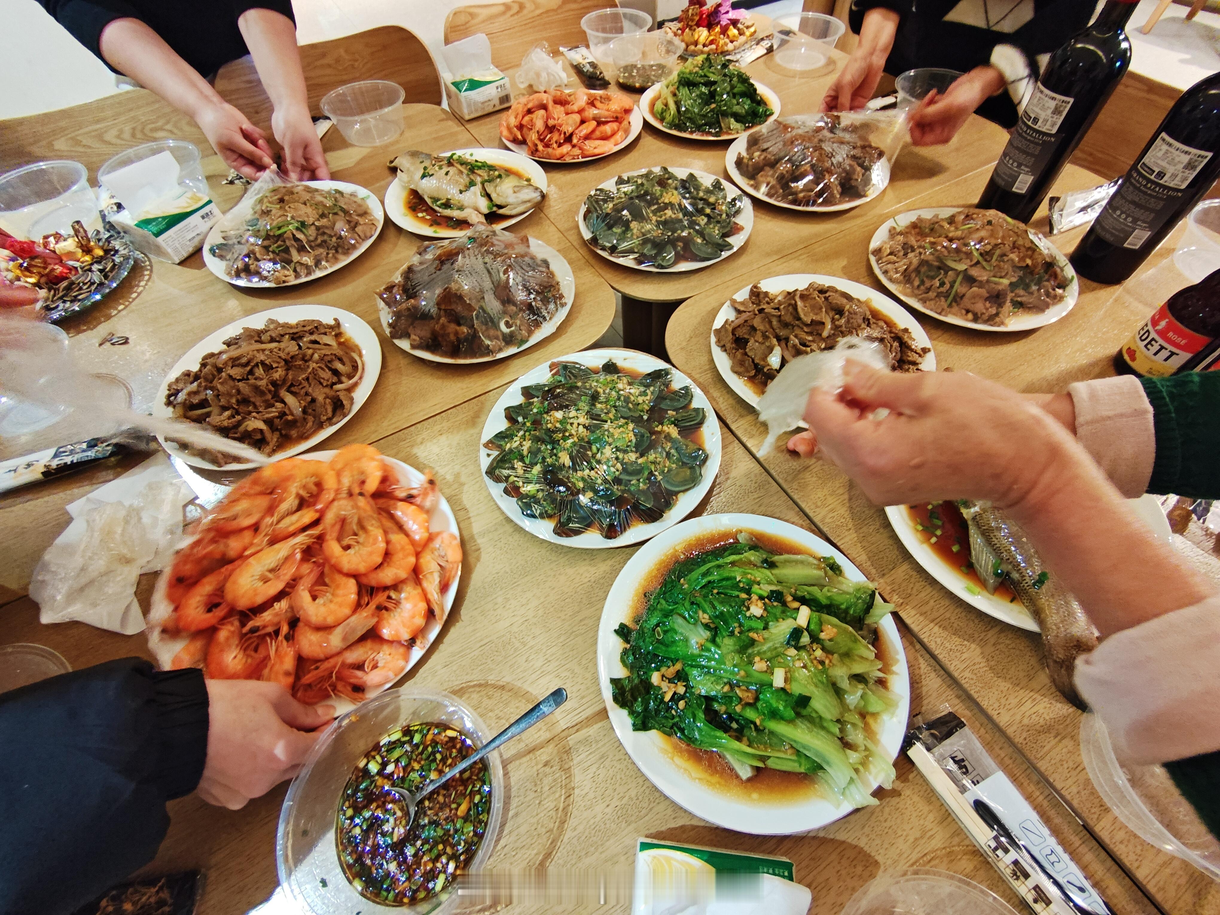 北京年味吃年夜饭啦，吃完骑车出来溜达溜达