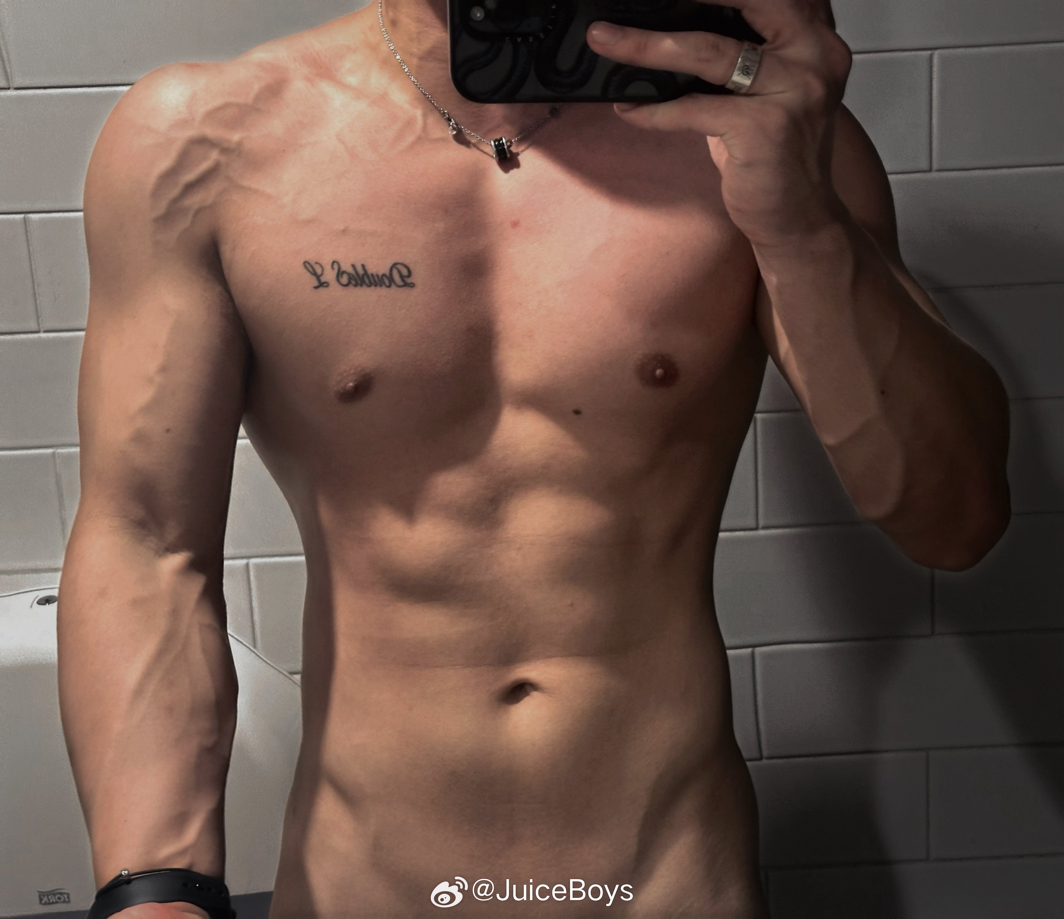 🤳​​​