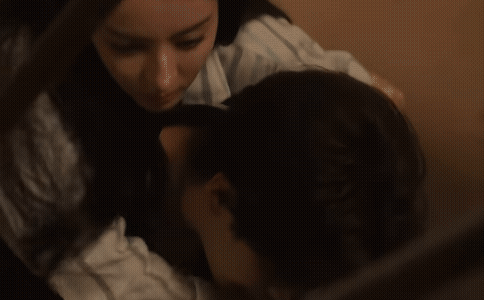 《枭起青壤》13-14集预告：长喜叔假借招眼镜给炎拓送来陪护床，给炎拓制造了