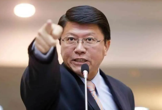 罢绿宣讲台南遇呛声谢龙介强硬“直球对决”！民进党台南市议员王定宇、林俊