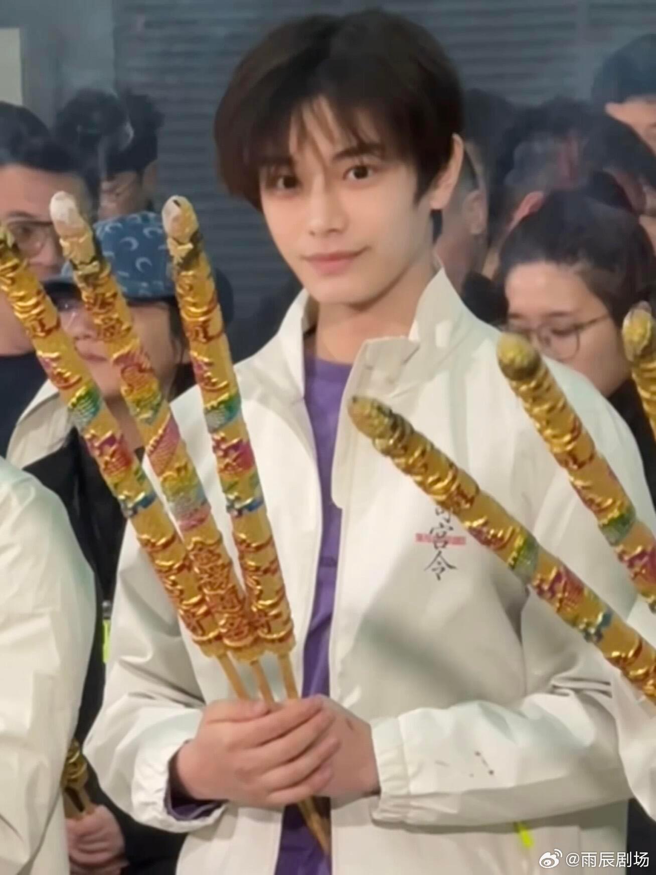 来人呀把丁禹兮的帽子都藏起来顺毛太可爱了呜呜呜呜呜丁禹兮|