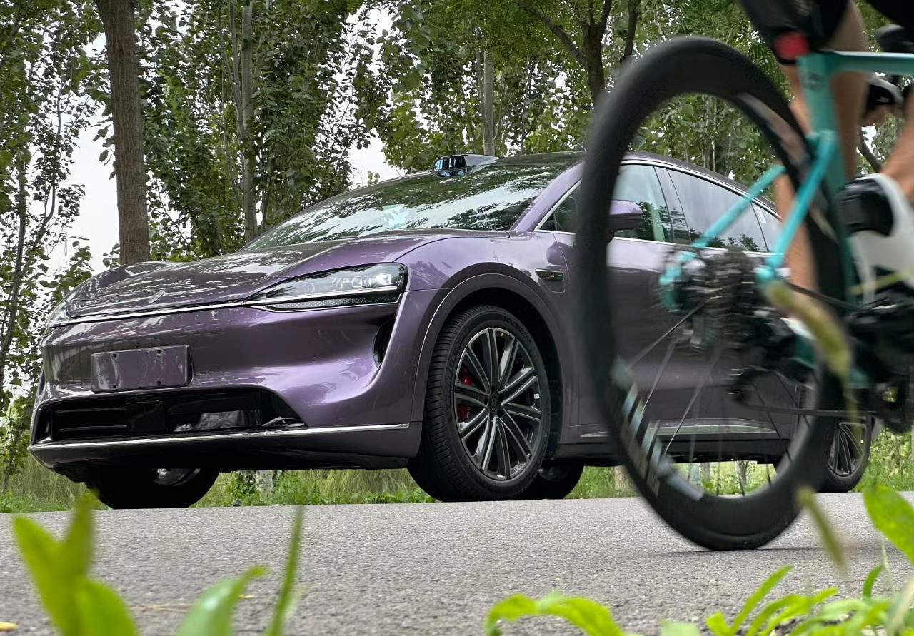 2025不知道拍了多少车，已经数不清了（只放了一部分帅照），反正一年飞了七八十次