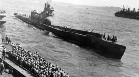 二战时日本潜艇内部有不少老鼠，战争结束后美军清查伊400潜艇时，就扫出了不少老鼠