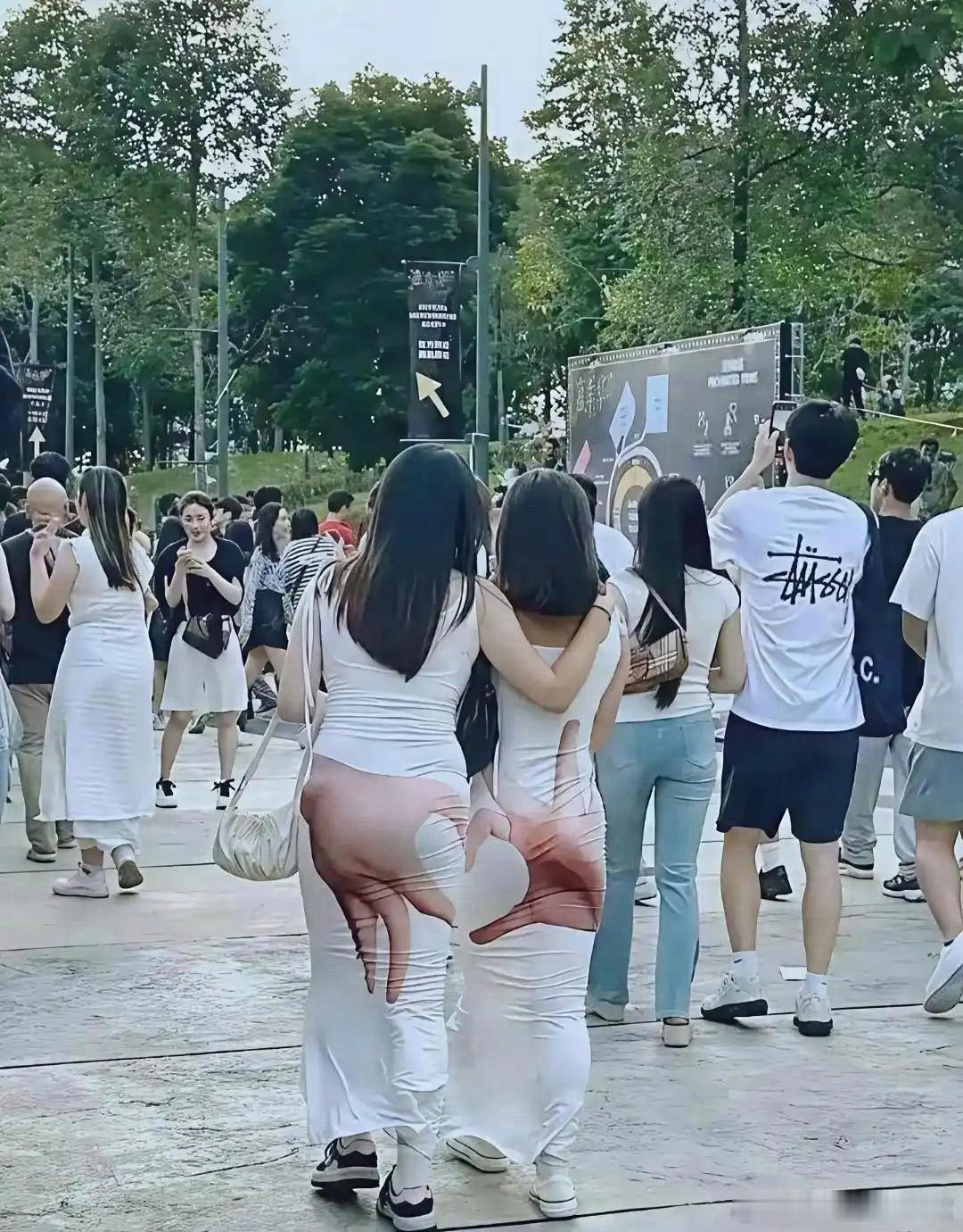 一个敢设计，一个敢卖，一个敢穿