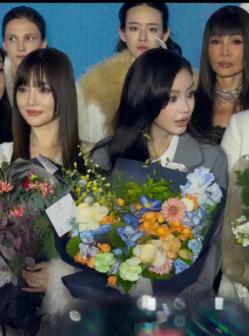 37岁杨颖Angelababy与44岁李小璐近日活动同框，谁的状态更胜一筹？