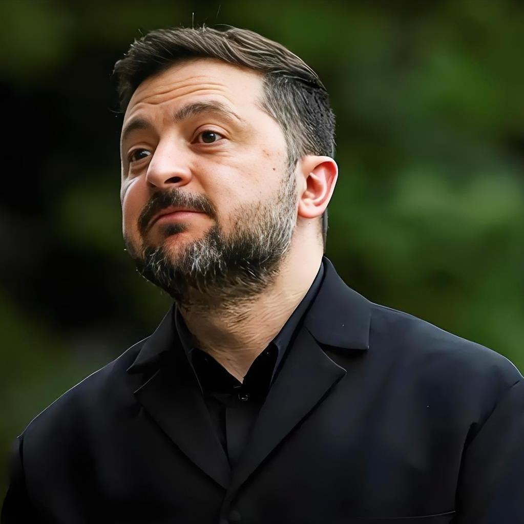 其实，欧洲挺讽刺的英国首相斯塔默宣布辞职，收到的是乌克兰总统泽连斯基在个人社