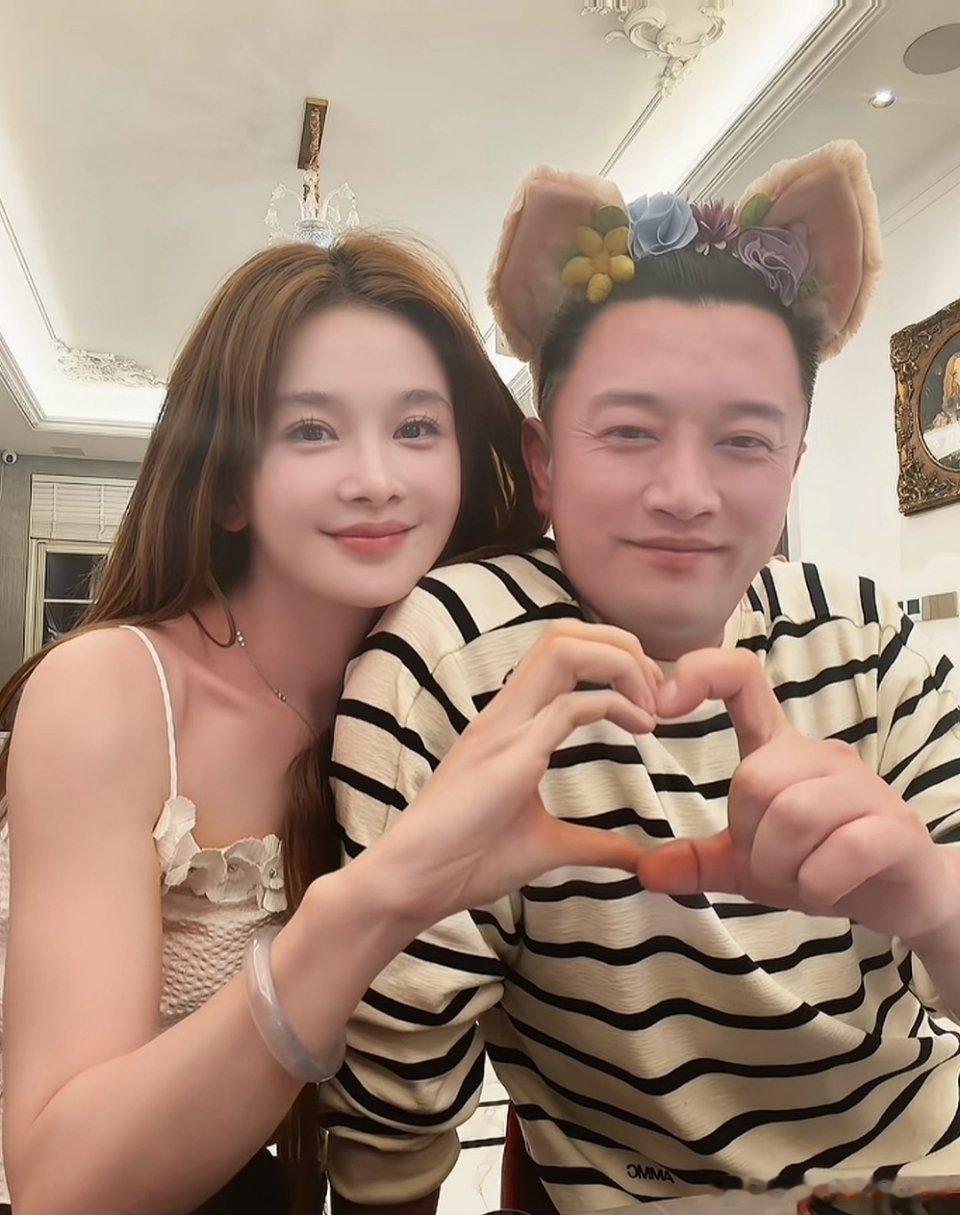 女方说马上就不是他老婆了，估计要离了。我清晰的记得，赵樱子之前发了她和蒋毅的视频