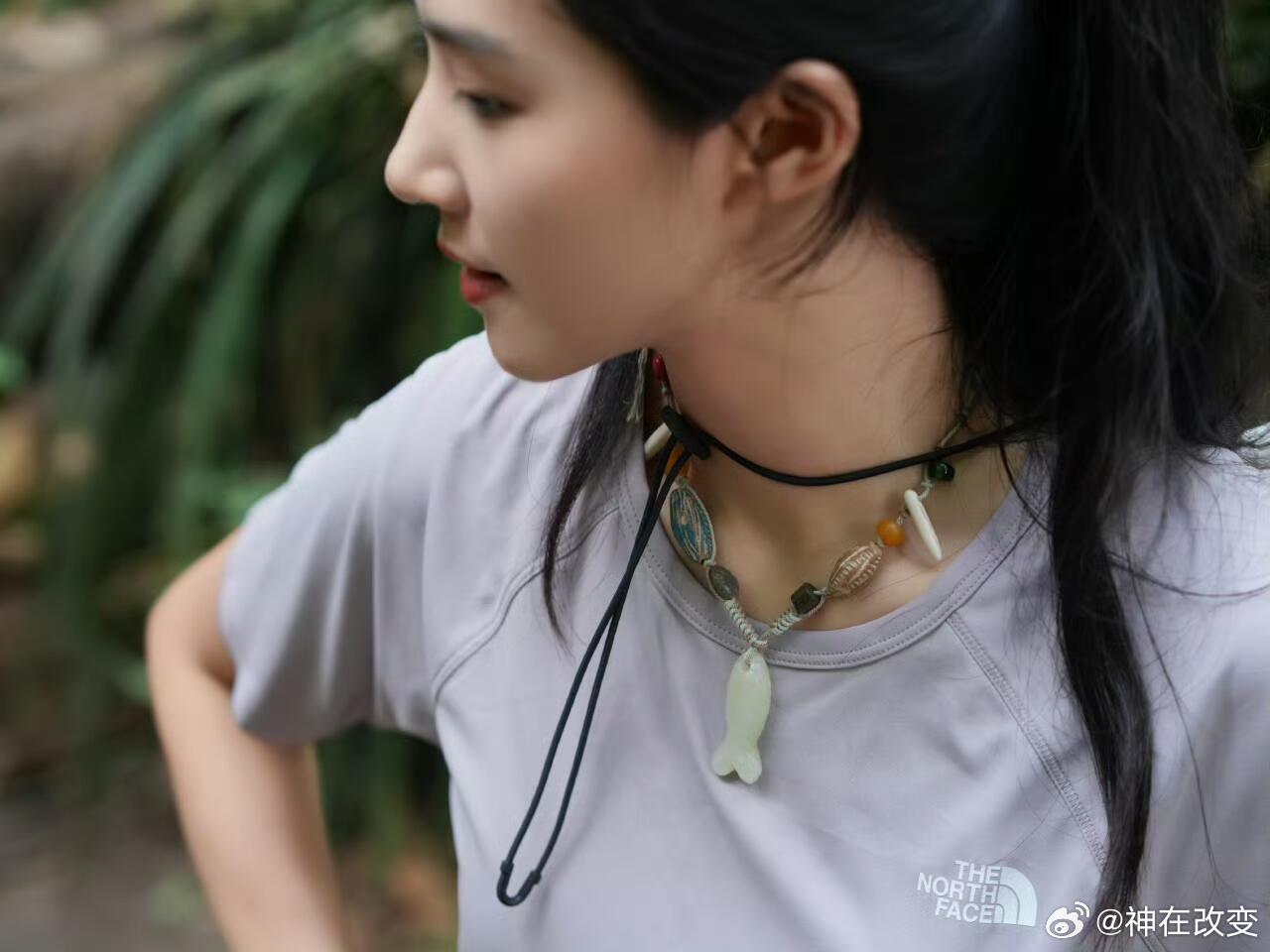 卢昱晓卢昱晓|户外|越素越美！又是一组户外照越素越美松弛感自然阳