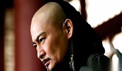 怀孕的时候，她被丈夫扒光衣服，绑在柱子上。丈夫拉开弓，一箭射向她的肚子。这个