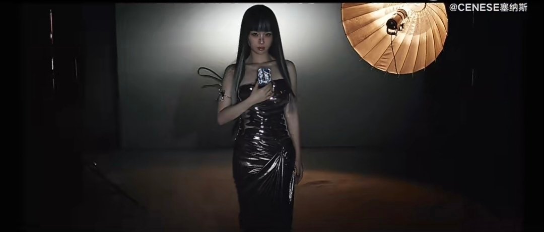 CENESE全球品牌代言人虞书欣选择你的永恒从片场的呼吸悸动，到心跳落于卡面