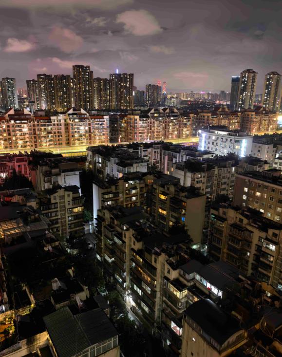 妻子在云南省肿瘤医院接受子宫切除手术，夫妻二人在昆明前后停留十四天。三个在昆明做