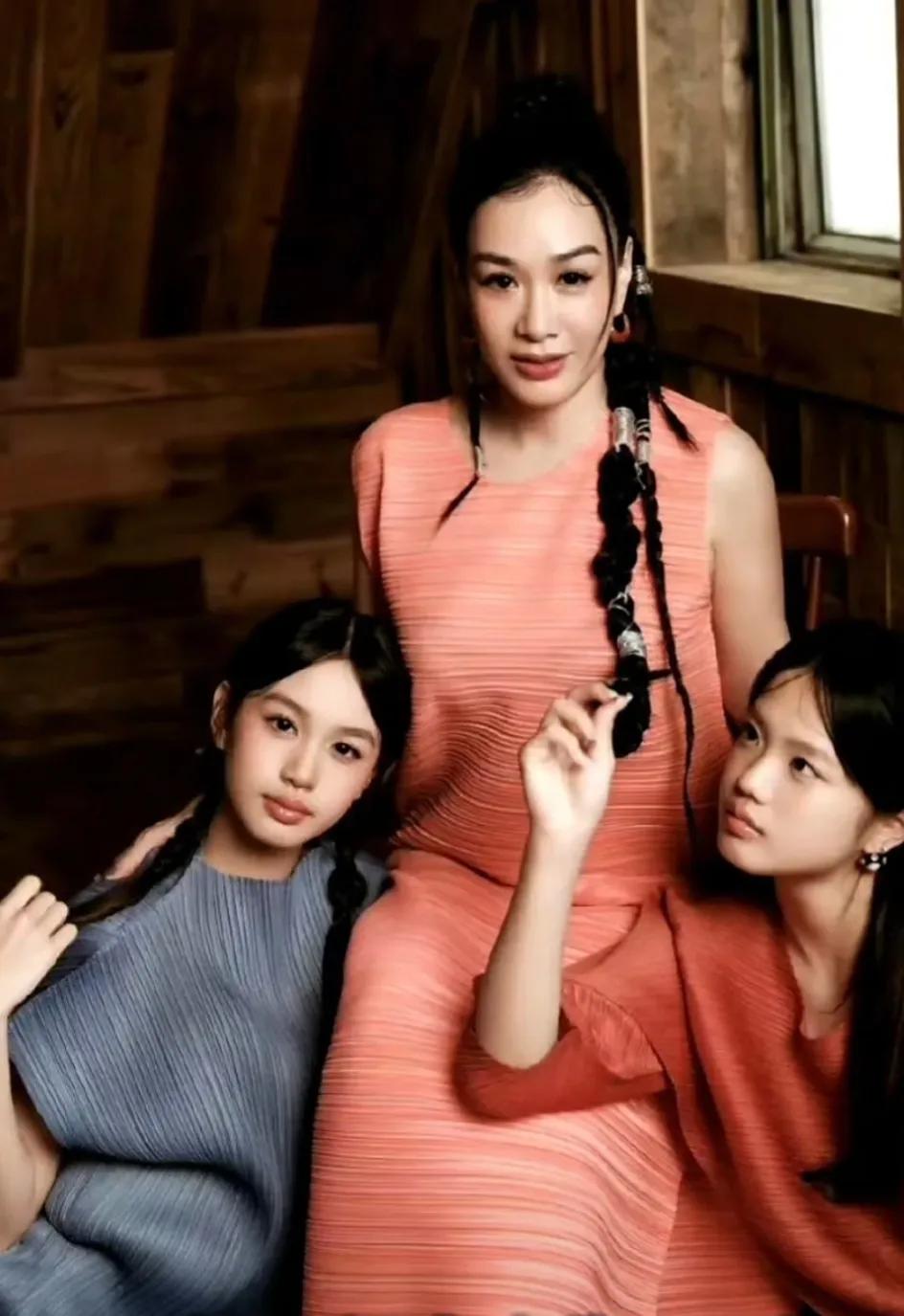 演员钟丽缇的三个女儿，个个貌美如花