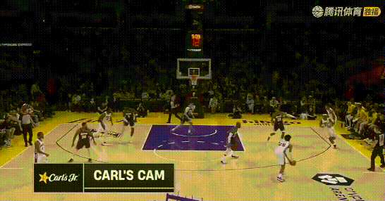 艾顿懵了：恩比德你太无耻了，跳我身上造犯规？图1：像发情的公牛直接往艾顿身上跳