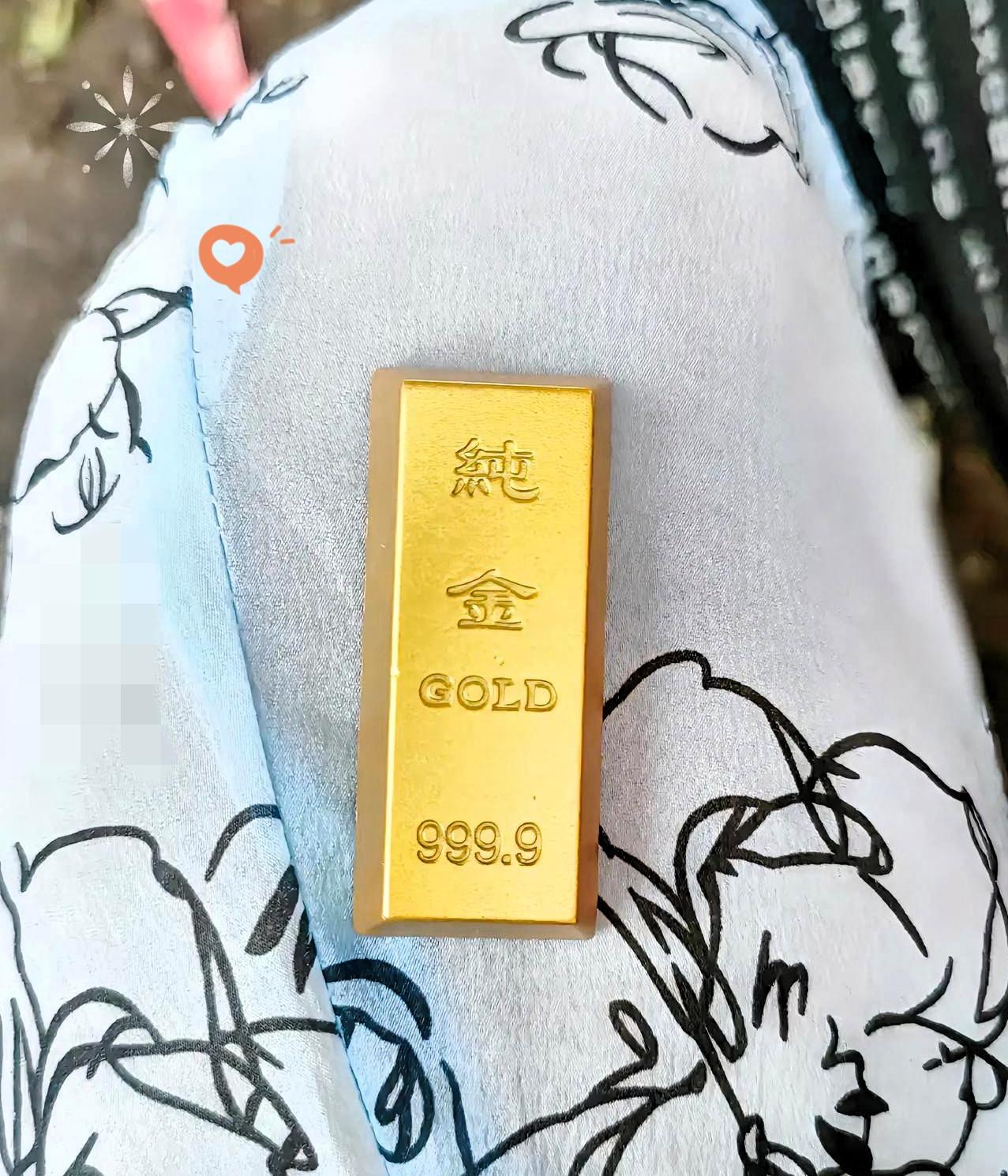 去年的9月份这块金条是53万今年的9月份这块金条变成了83万单看这3