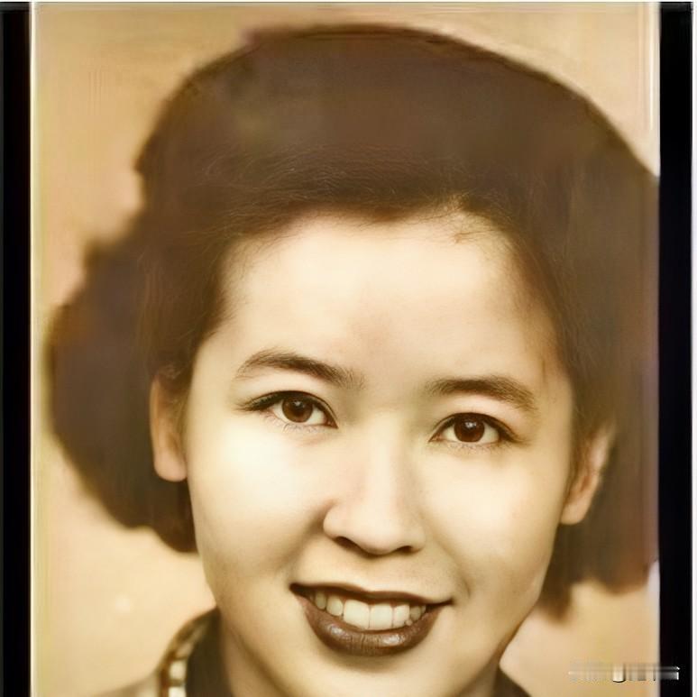 李政道年轻的时候是少年天才、英俊潇洒,他又是富养出来的,温润儒雅、性格暖男,金龟