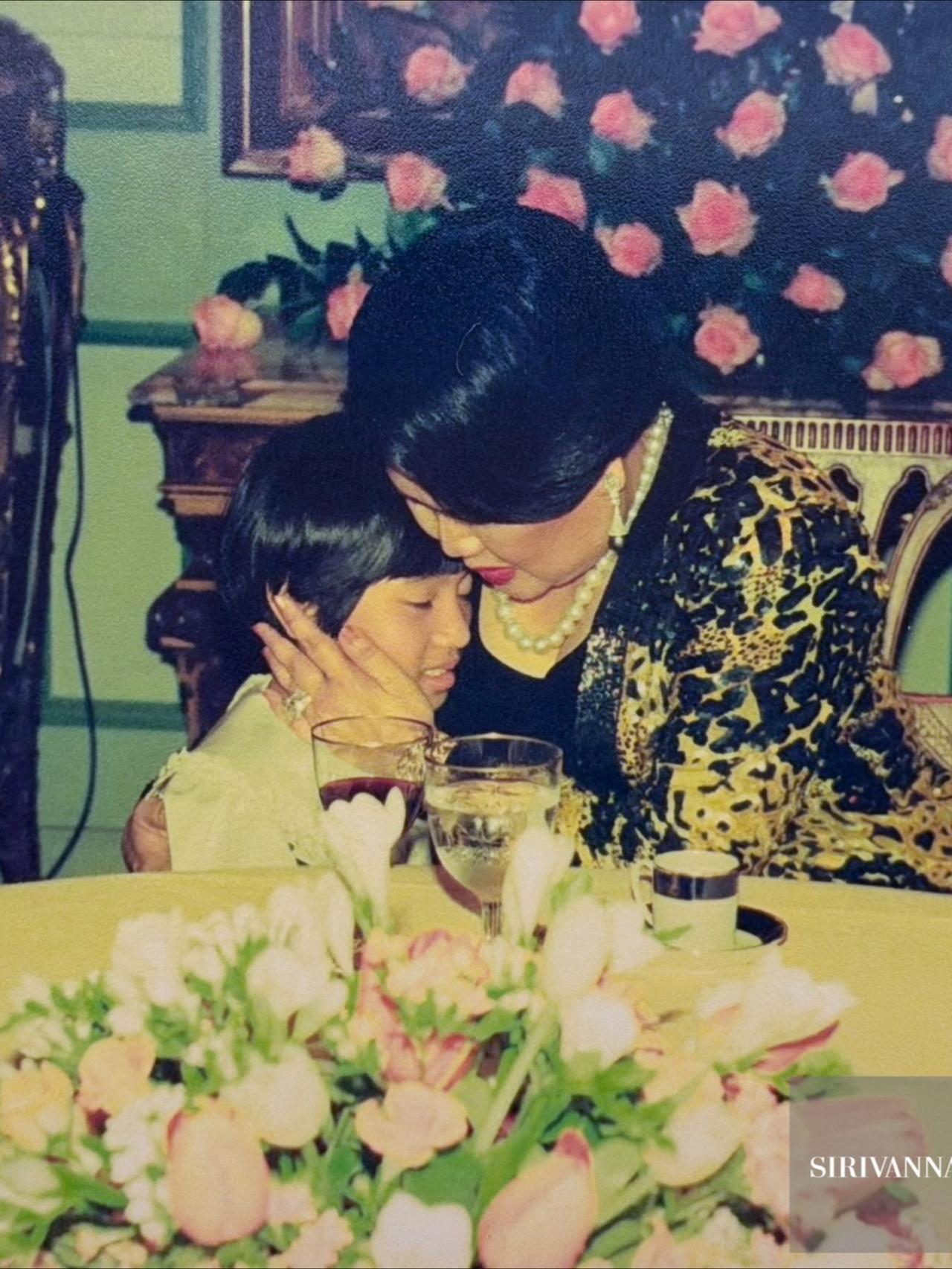 思蕊梵公主发文,悼念诗丽吉太后“孙女”的呼唤,始终在我心底回响。每当向前来吊唁